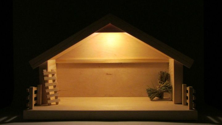 Szopka bożonarodzeniowa stajenka naturalna sosnowa +oświetlenie led 8-11cm