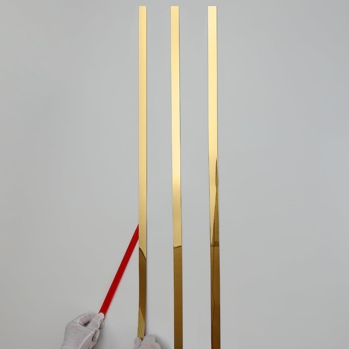 Listwa ozdobna dekoracyjna złota na ścianę do mebli samoprzylepna ścienna