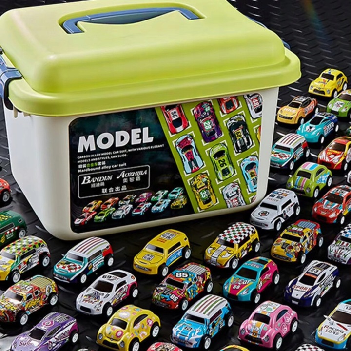 SAMOCHODZIKI Z NAPĘDEM 50 RESORAKI KUFEREK AUTKA METALOWE SAMOCHODY MAPA