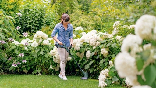 PODKASZARKA AKUMULATOROWA 26cm 18V BOSCH 2x2,5Ah