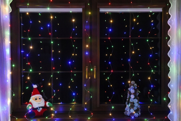 KURTYNA ŚWIETLNA LAMPKI SOPLE DRUCIKI 200 LED 2x2m GIRLANDA USB + ADAPTER