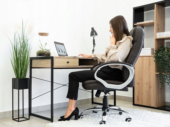 FOTEL BIUROWY OBROTOWY KRZESŁO BIUROWE OBROTOWE ERGONOMICZNY SKÓRZANY BRĄZ