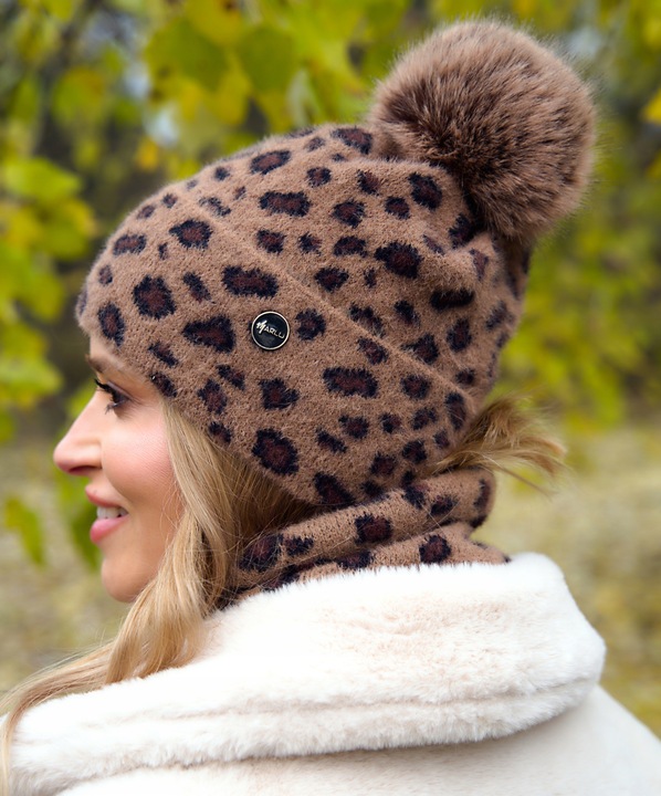 Czapka zimowa damska ciepła z POMPONEM beanie MODNA w panterkę Polska Print