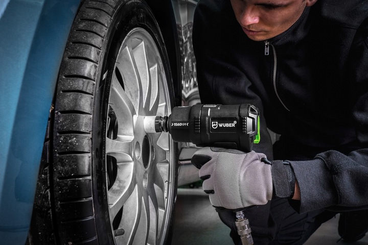 KLUCZ UDAROWY KOMPOZYTOWY PNEUMATYCZNY Z UDAREM DO KÓŁ 1560 Nm 1/2" ZESTAW