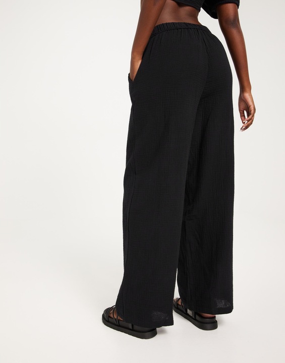 SPODNIE CASUAL KIESZENIE 6VM NG5__S VERO MODA MUŚLINOWE CZARNE