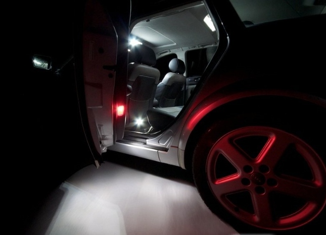 Lampka bagażnika nóg uniwersalne oświetlenie LED AUDI A6 A7 A8 S8