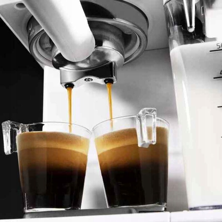 Kolbowy ekspres ciśnieniowy Cecotec Power Espresso Bianco