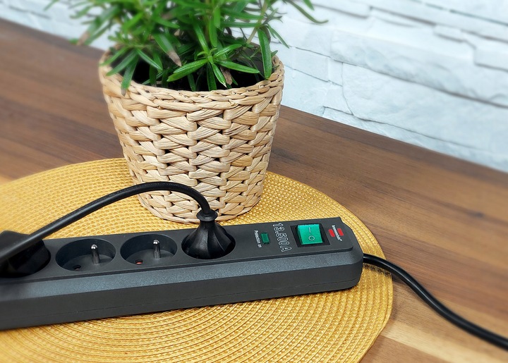 LISTWA PRZEPIĘCIOWA BRENNENSTUHL 4 GNIAZDA 13500A