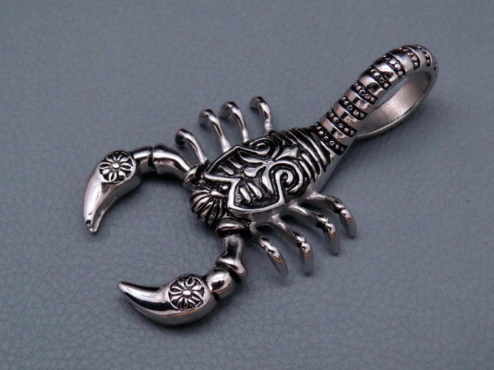 SREBRNY SKORPION NA ŁAŃCUSZEK STAL SZLACHETNA 316L