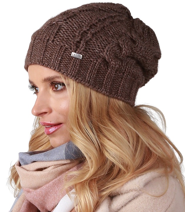 Brązowa czapka damska smerfetka - A4