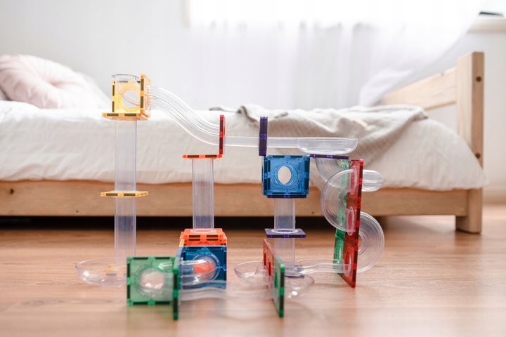 Connetix klocki magnetyczne Ball Run kulodrom 92 szt. + gratis