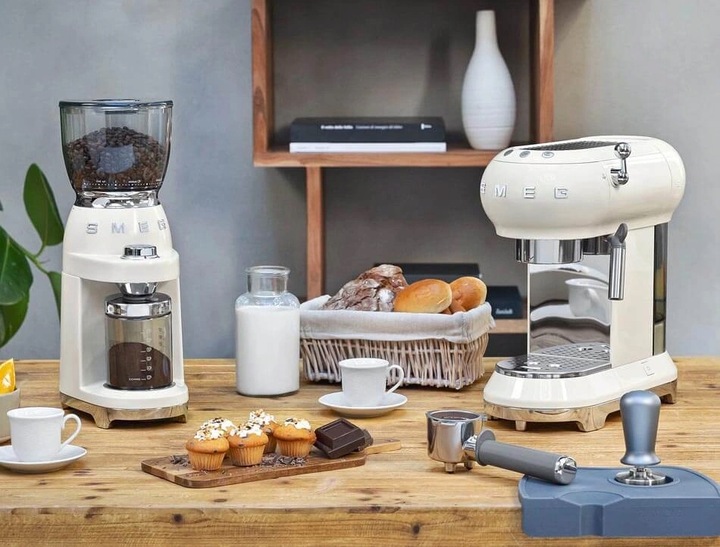 Ekspres do kawy przelewowy 1,4l Smeg DCF02WHEU