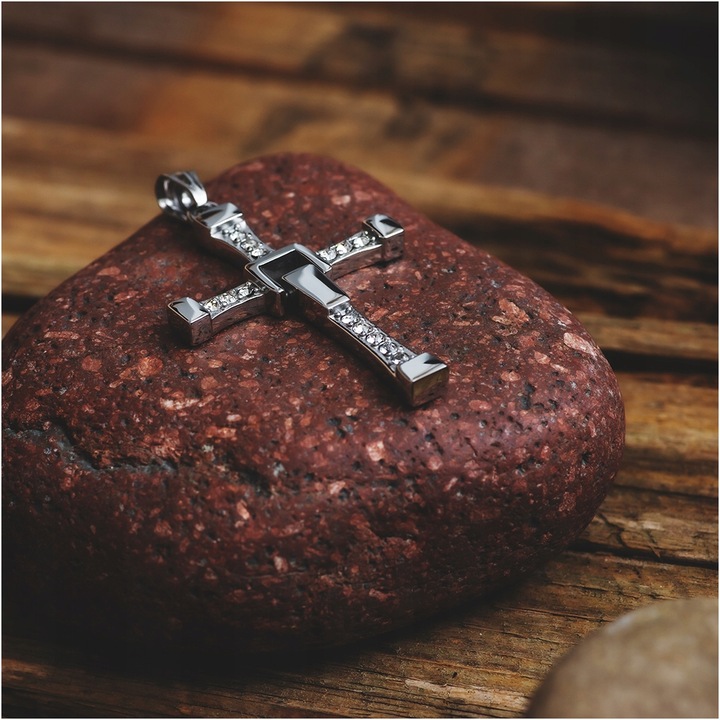 Naszyjnik krzyżyk Vin Diesel Toretto zawieszka stal chirurgiczna BLINGART