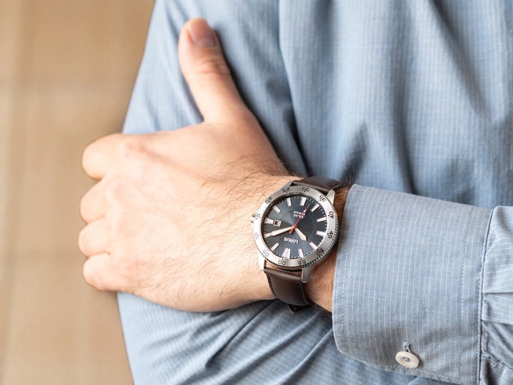 MĘSKI ZEGAREK LORUS RX349AX9 SOLAR ELEGANCKI NA PASKU DATOWNIK 100M