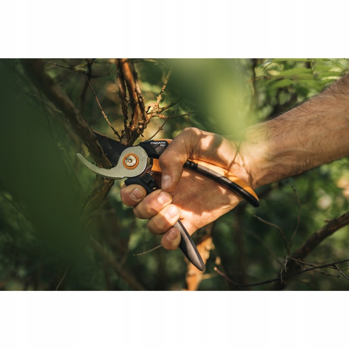 FISKARS Sekator ogrodowy nożycowy P341 Solid do świeżych gałęzi kwiatów