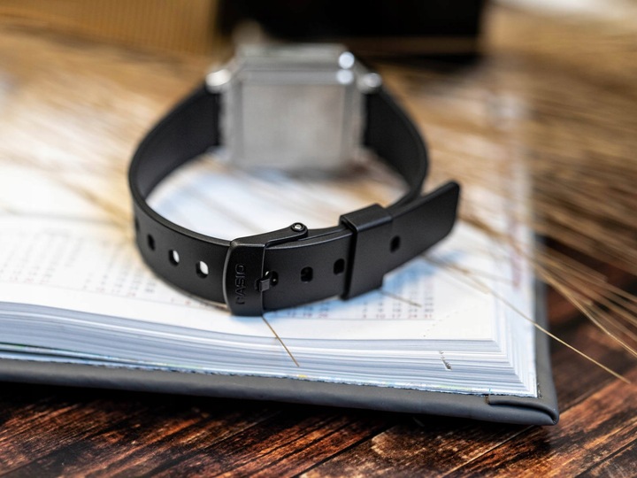 ZEGAREK CASIO A100WEF-1AEF VINTAGE SREBRNY DATOWNIK STOPER ALARM