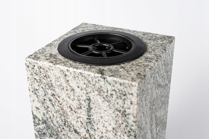 Ekskluzywny Wazon Granitowy na Grób Wazon na Pomnik (Verde Marina) 28cm