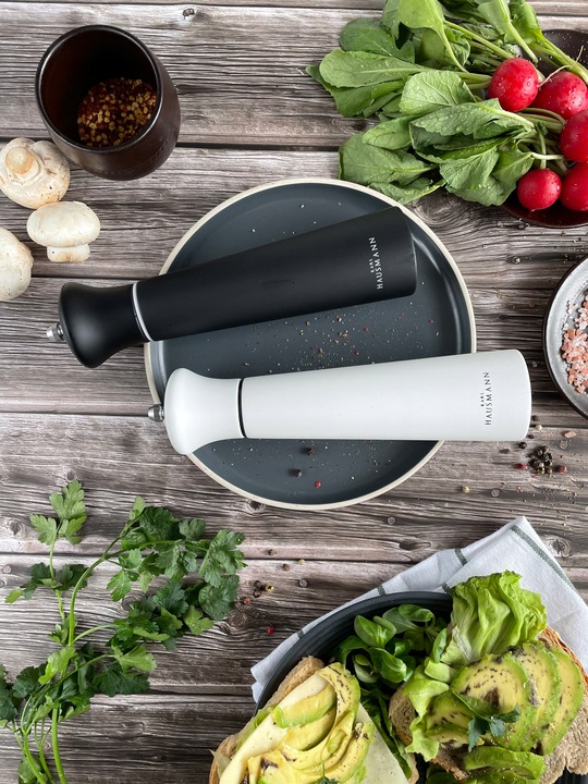 ZESTAW RĘCZNYCH MŁYNKÓW DO MIELENIA SOLI PIEPRZU PRZYPRAW BIAŁY I CZARNY