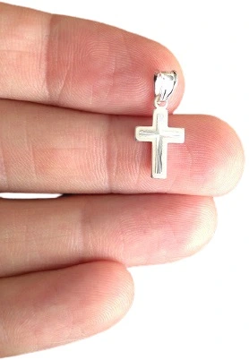 Łańcuszek srebrny z zawieszką (krzyżyk srebrny)