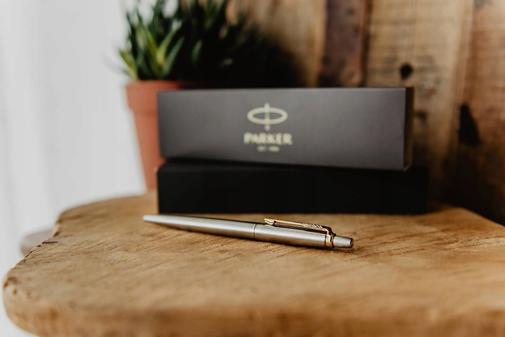 Długopis stalowy PARKER Jotter na prezent z WŁASNYM NAPISEM Z LOGO GRAWEREM