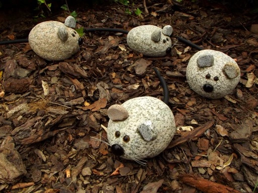 myszka z granitu ozdoba ogród prezent gartdeco1