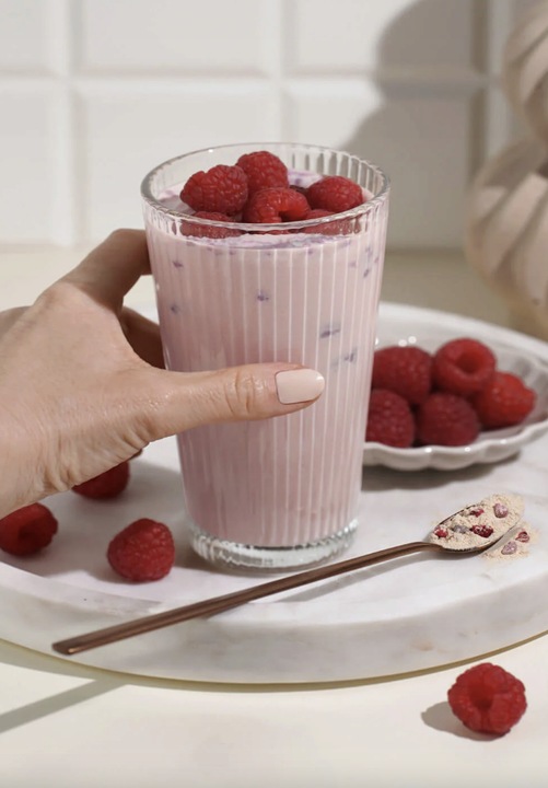 BIALKO WPC KONCENTRAT BEZ LAKTOZY WEGAŃSKIE, BIAŁA CZEKOLADA-MALINA