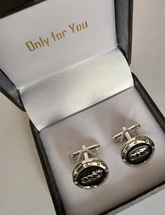 Exciting spinki do mankietów koszuli Audi