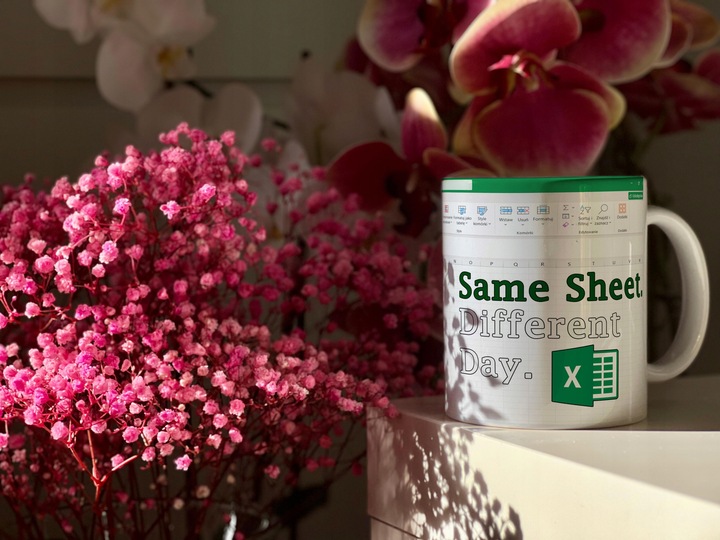 ŚMIESZNY KUBEK NA PREZENT DO PRACY BIURA SAME SHEET DIFFERENT DAY EXCEL