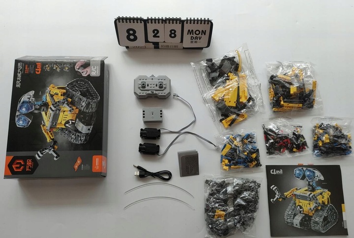 4W1 ROBOT TRANSFORMUJĄCY SIĘ, STEROWANY PRZEZ APLIKACJĘ PROGRAMOWALNY