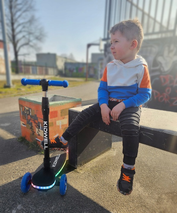 Hulajnoga LED KIDWELL Lumo balansowa świecące koła 3+ do 50 kg składana