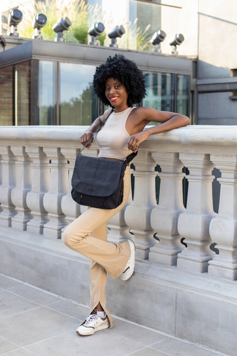 Damska Torebka lekka listonoszka materiałowa pojemna z klapą Beltimore A4