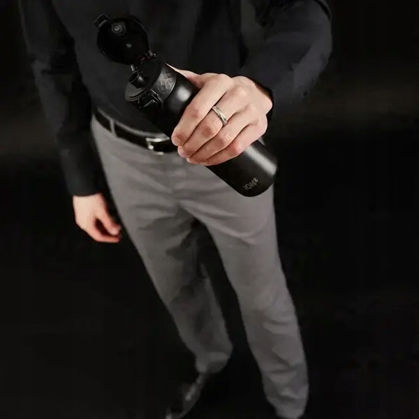 Czarny bidon na wodę elegancki i sportowy do biura na siłownię ION8 0,6 l