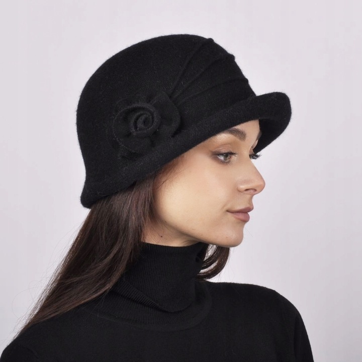 Czarny kapelusz dzianinowy asymetryczny ESTER