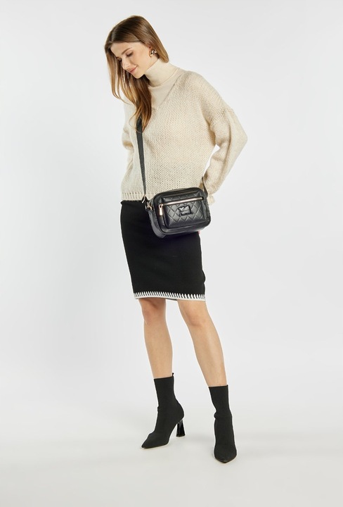 Monnari Czarna Pikowana Torebka Listonoszka Damska Z Paskiem Pojemna Torba