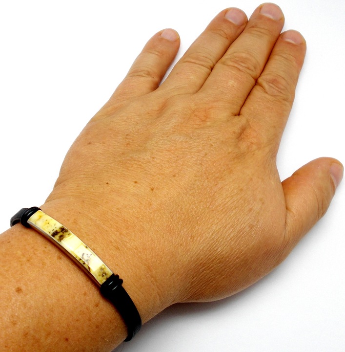 BRANSOLETKA Z BURSZTYNU