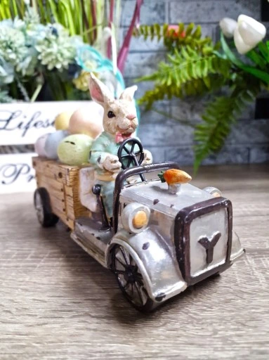 FIGURKA WIELKANOCNY ZAJĄC KRÓLIK Z PISANKAMI B