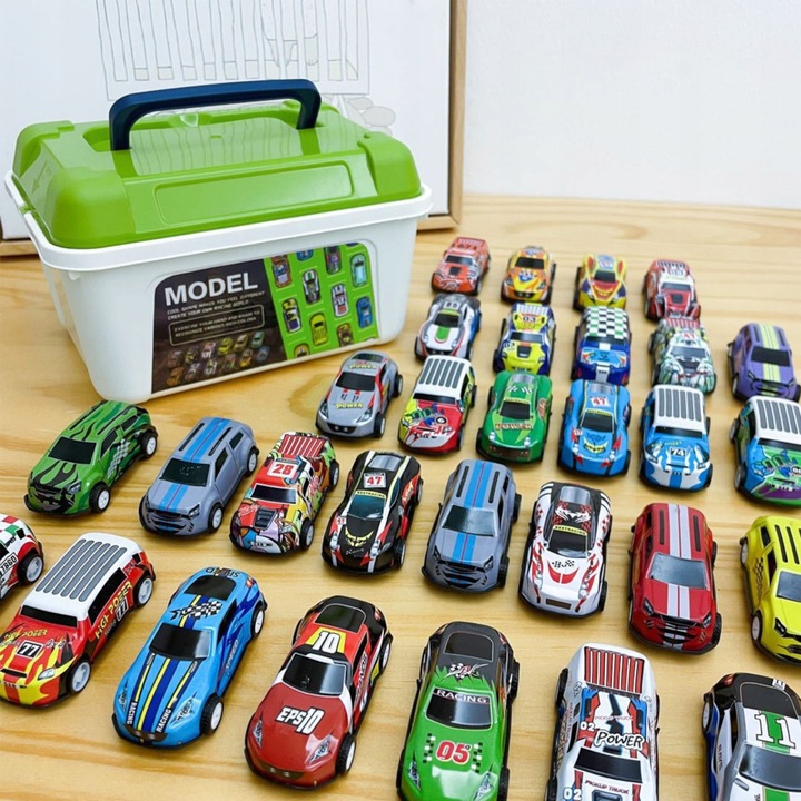 SAMOCHODZIKI Z NAPĘDEM 50 RESORAKI KUFEREK AUTKA METALOWE SAMOCHODY MAPA