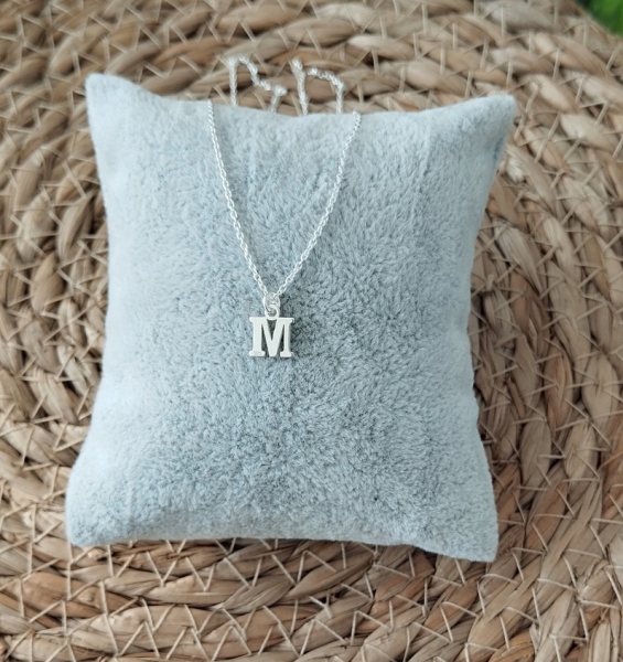 Naszyjnik srebrny z literką M 925 personalizowana biżuteria na prezent 42