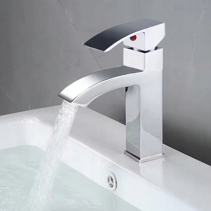 BATERIA UMYWALKOWA KRAN UMYWALKI CHROM NISKA ŁAZIENKOWA CUBIC WODOSPAD