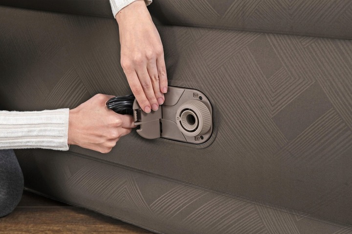 Dmuchany materac Fortech z wbudowaną pompką el. ŁOŻKO BESTWAY 203x152x51cm