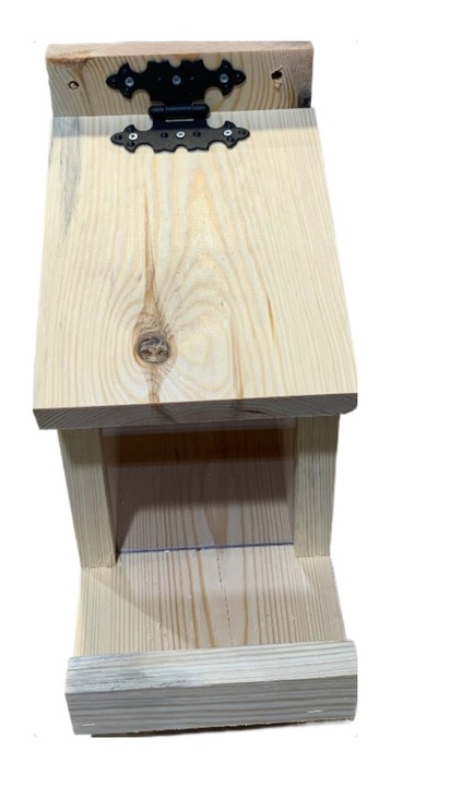 Karmnik dla wiewiórek drewniany - domek