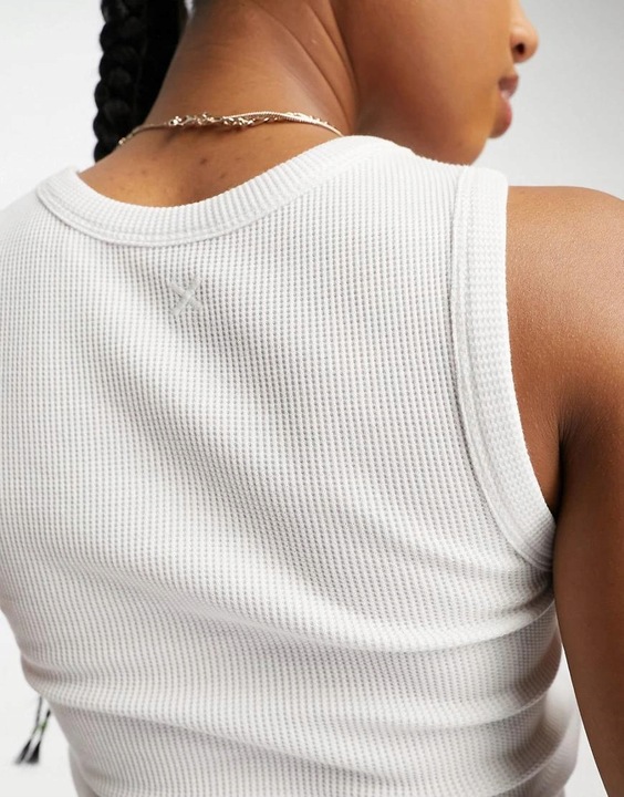 BIAŁY KRÓTKI TOP TEKSTURA BASIC V9Q NH2__S