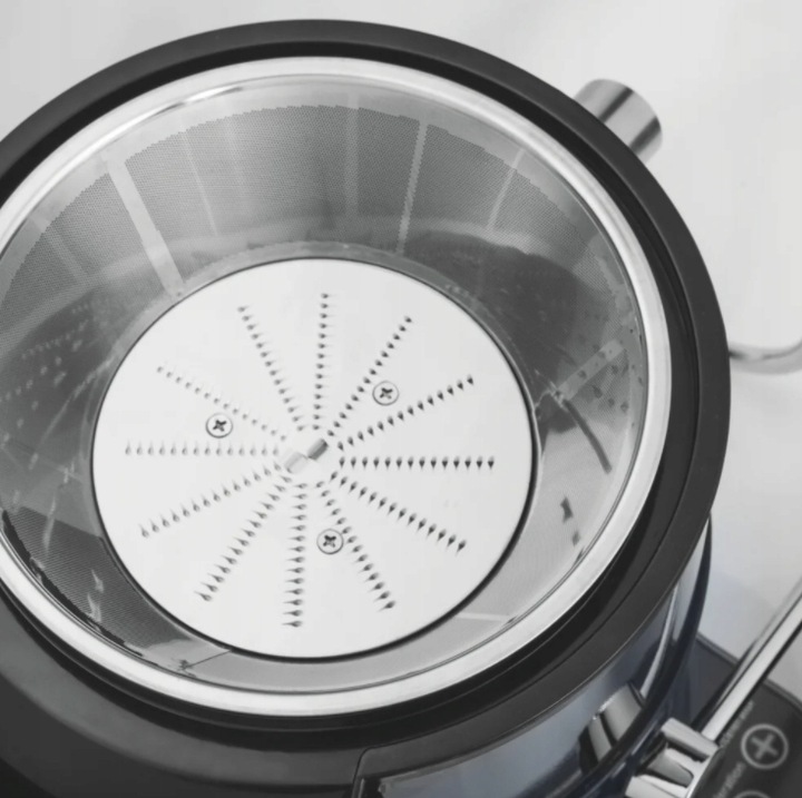 Sokowirówka Zelmer Duży otwór wsadu 1 l soku 800W