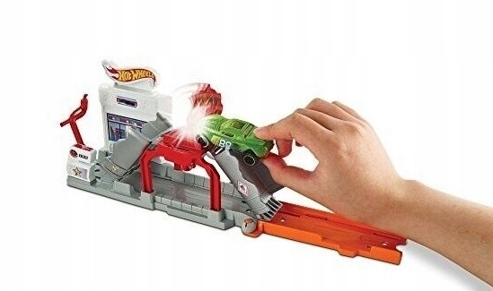 HOT WHEELS tor Zestaw POŻAR NA STACJI FJN36