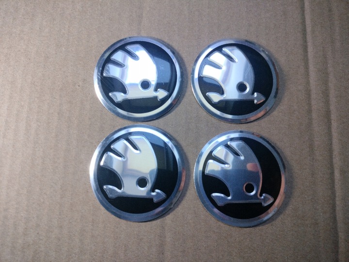 Naklejki emblemat na kołpaki dekielki koła skoda 56 mm aluminium 4 szt NOWE