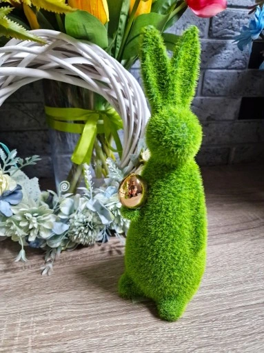 FIGURKA WIELKANOCNY ZAJĄC KRÓLIK zielony ze złotym jajkiem model I