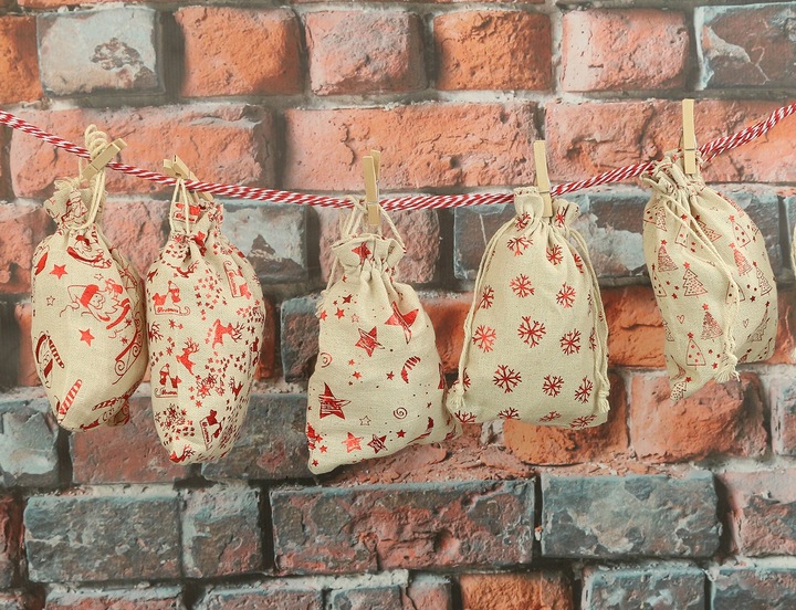 KALENDARZ ADWENTOWY dla DZIECI wiszący WORECZKI 12/16 cm DIY ZESTAW 73 el.
