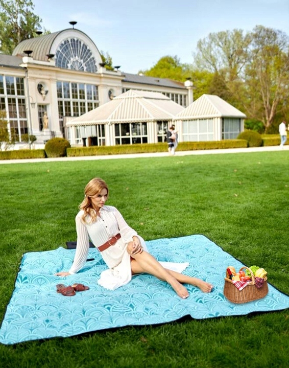 Koc Piknikowy z Uchwytem Izolacja Folia Termiczna Plażowy Mata 200x200cm