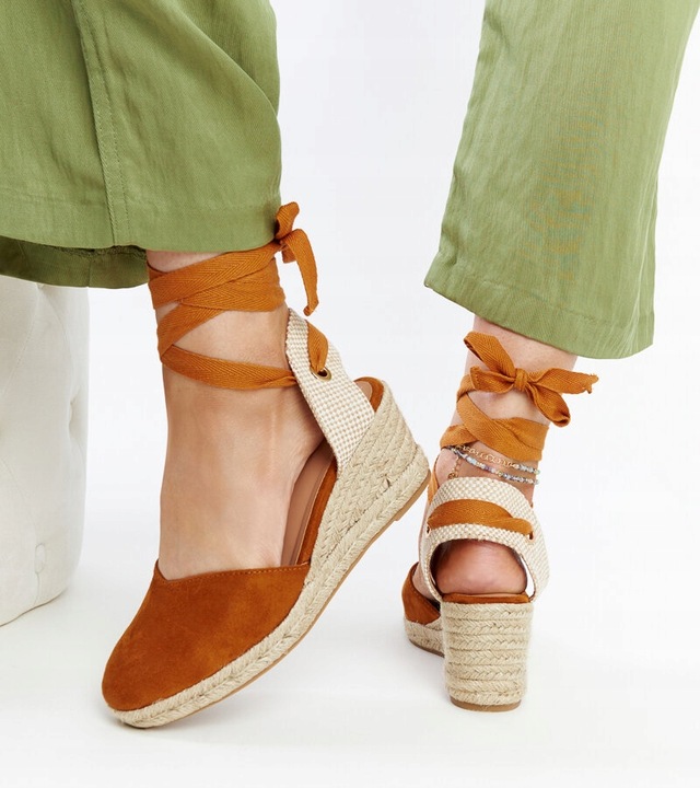 Brązowe wiązane espadryle na koturnie 38