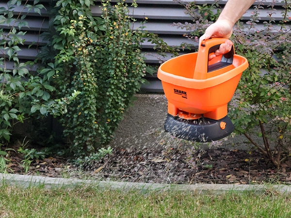 SIEWNIK akumulatorowy na baterie DO NAWOZU SOLI TRAWY 2,7L automatyczny